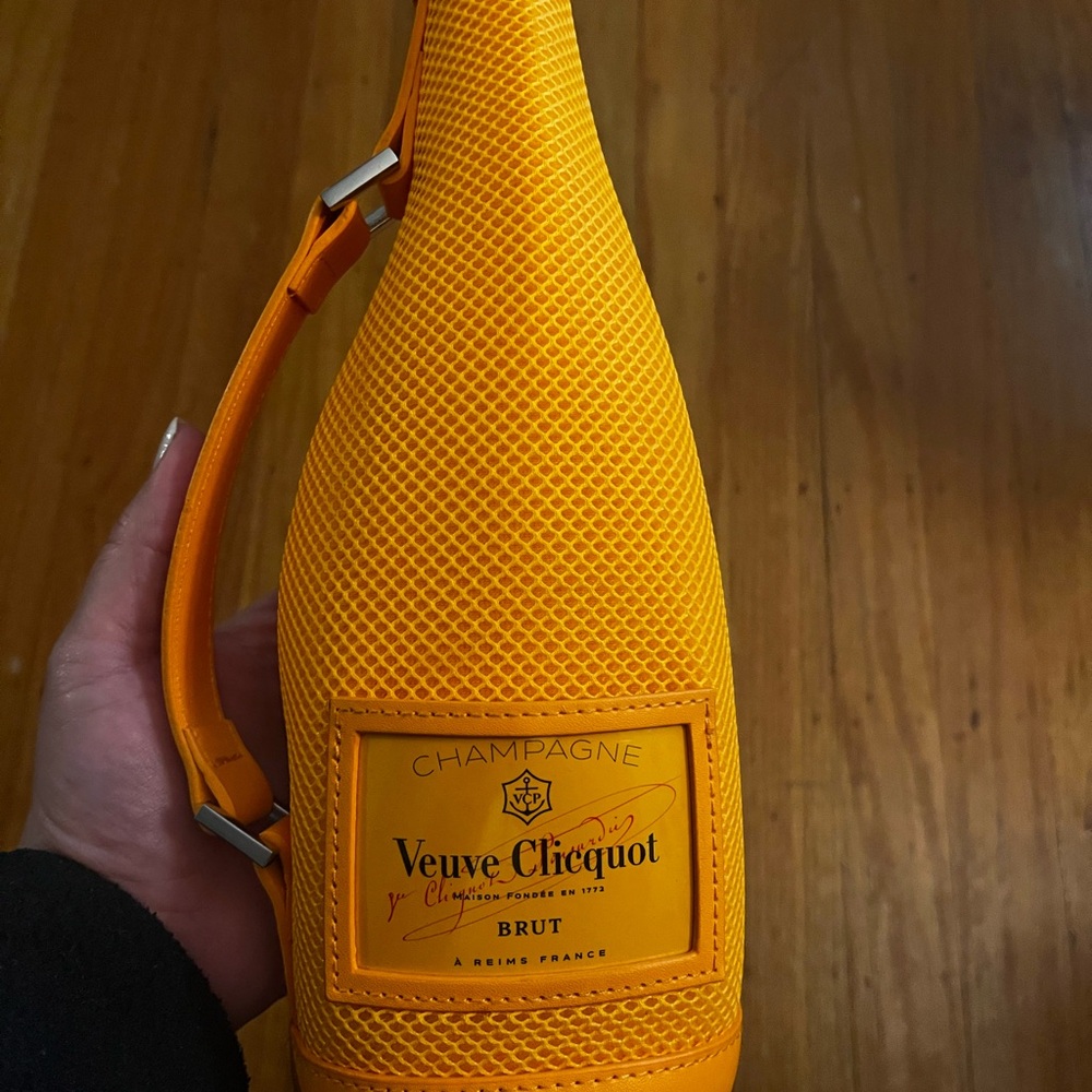Veuve Clicquot Brut Insulated Champagne Bottle Carrier-Iconic Yellow- Like New